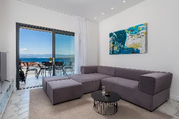 Penthouse Apartment with Sea-View Whirlpool in Malinska