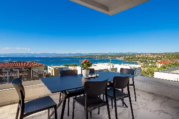 Penthouse Apartment with Sea-View Whirlpool in Malinska