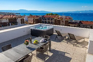 Penthouse Apartment with Sea-View Whirlpool in Malinska