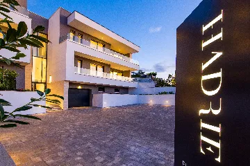 Penthouse Apartment with Sea-View Whirlpool in Malinska