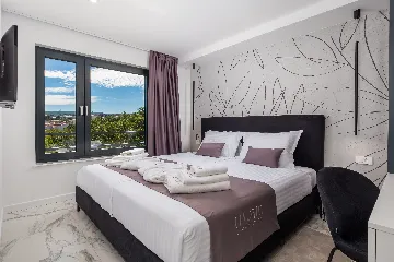 Penthouse Apartment with Sea-View Whirlpool in Malinska