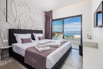 Penthouse Apartment with Sea-View Whirlpool in Malinska