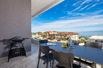 Penthouse Apartment with Sea-View Whirlpool in Malinska