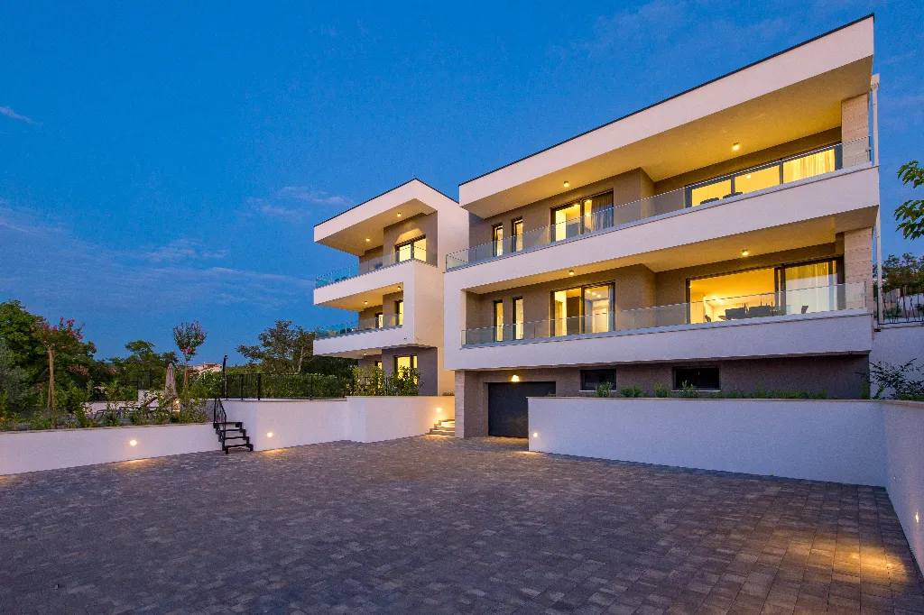 Penthouse Apartment with Sea-View Whirlpool in Malinska