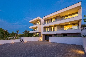 Penthouse Apartment with Sea-View Whirlpool in Malinska