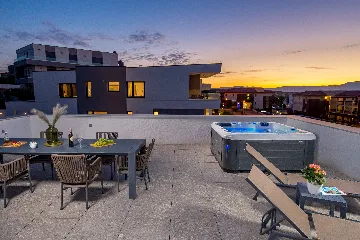 Penthouse Apartment with Sea-View Whirlpool in Malinska