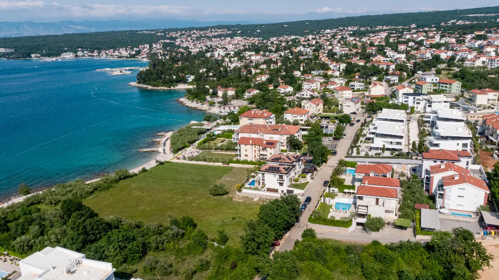 Apartment with Private Jacuzzi Terrace in Malinska