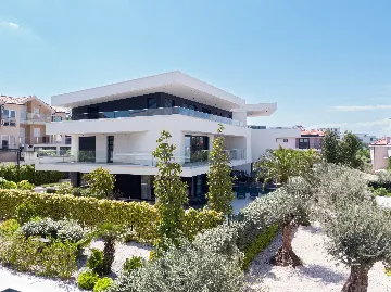 Malinska (Krk) Sea View Apartment for 7 Guests