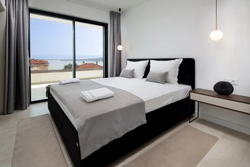 4-Bedroom Apartment with Jacuzzi Terrace, Malinska