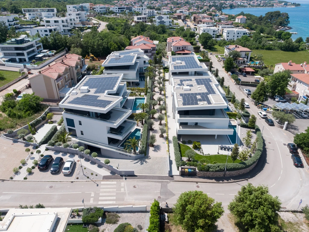 4-Bedroom Apartment with Jacuzzi Terrace, Malinska