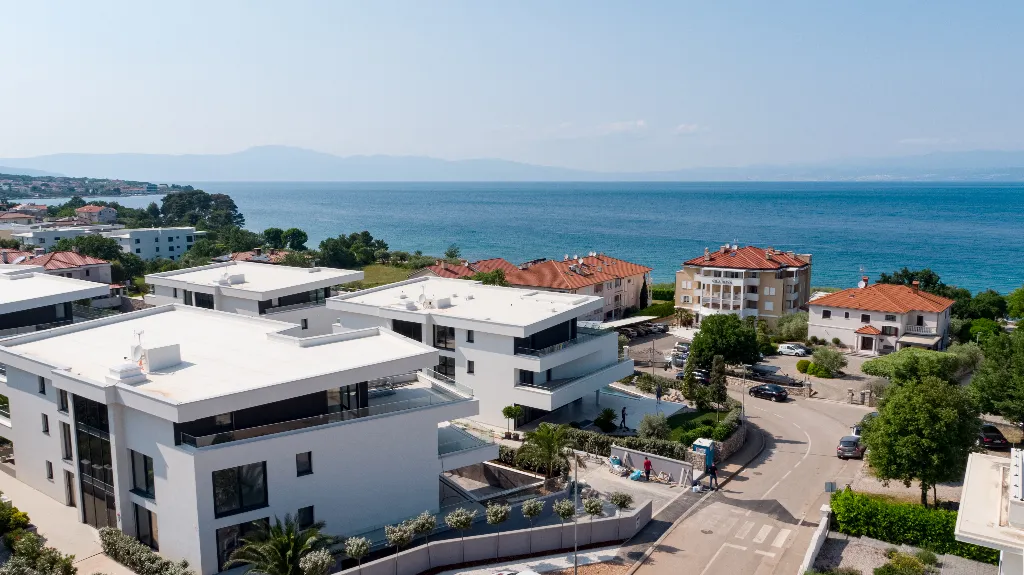 4-Bedroom Apartment with Jacuzzi Terrace, Malinska