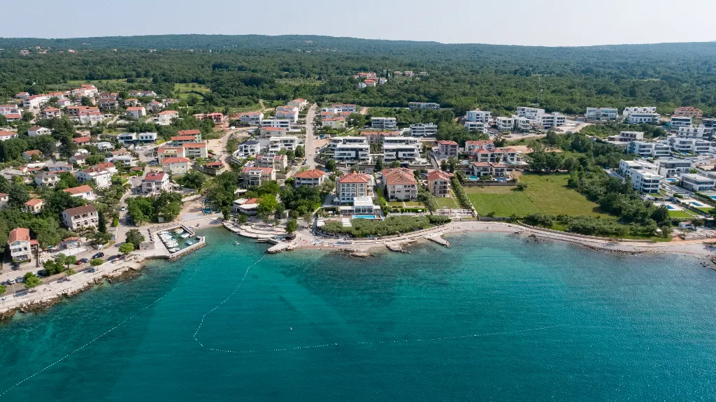 4-Bedroom Apartment with Jacuzzi Terrace, Malinska