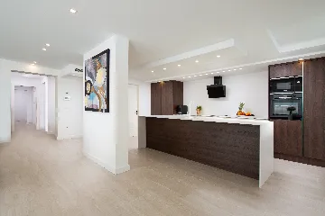 4-Bedroom Apartment with Jacuzzi Terrace, Malinska