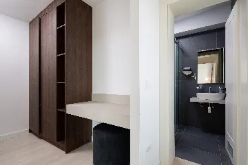 4-Bedroom Apartment with Jacuzzi Terrace, Malinska