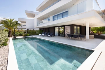 3-Bedroom Apartment with Private Pool in Malinska