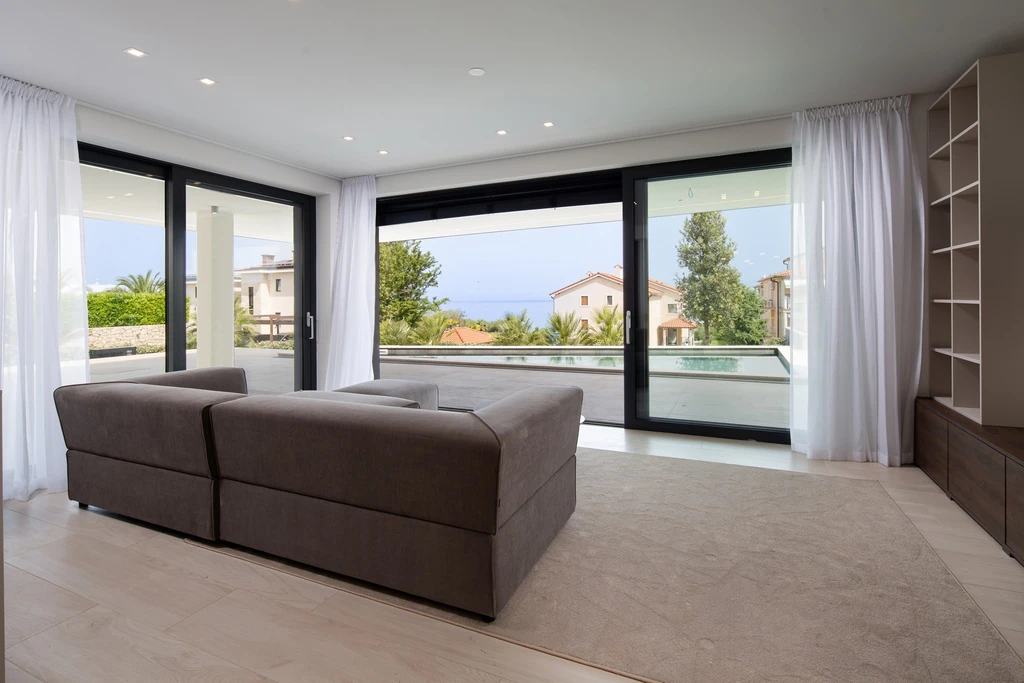 3-Bedroom Apartment in Malinska for Up to 7 Guests