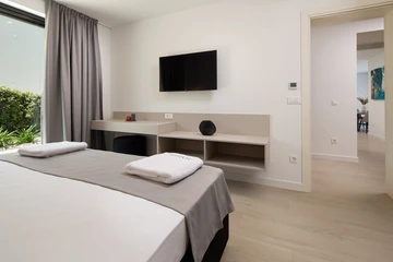 3-Bedroom Apartment in Malinska for Up to 7 Guests