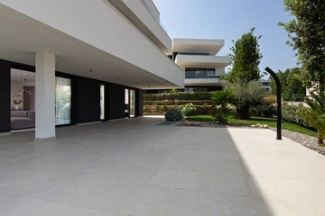 3-Bedroom Apartment in Malinska for Up to 7 Guests