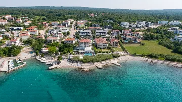 3-Bedroom Apartment in Malinska for Up to 7 Guests