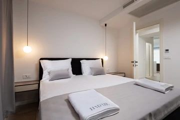 Malinska (Krk) Apartment for 7 with Private Jacuzzi