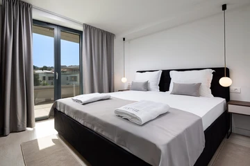 Malinska (Krk) Apartment for 7 with Private Jacuzzi