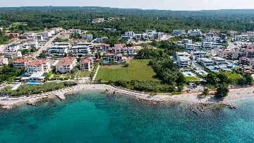 Malinska (Krk) Apartment for 7 with Private Jacuzzi