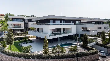 Malinska (Krk) Apartment for 7 with Private Jacuzzi