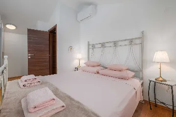 Villa with Private Pool in Sveti Ivan Dobrinjski (Krk)