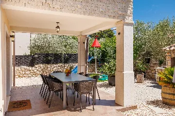 Villa with Private Pool in Sveti Ivan Dobrinjski (Krk)