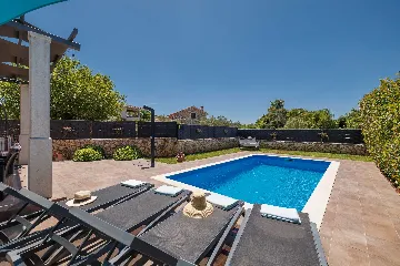 Villa with Private Pool in Sveti Ivan Dobrinjski (Krk)