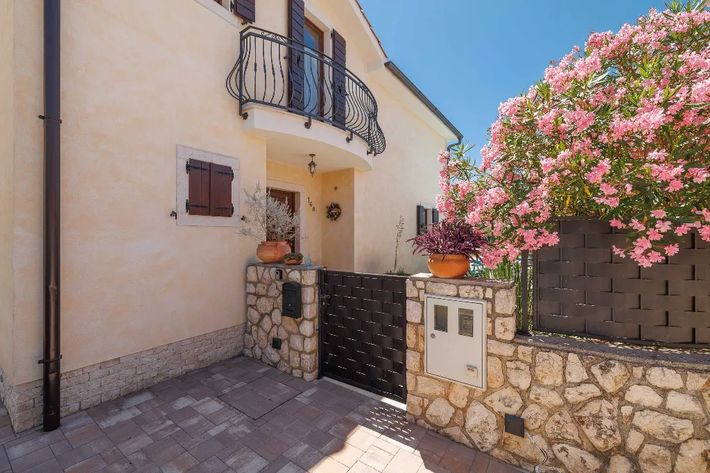 Villa with Private Pool in Sveti Ivan Dobrinjski (Krk)
