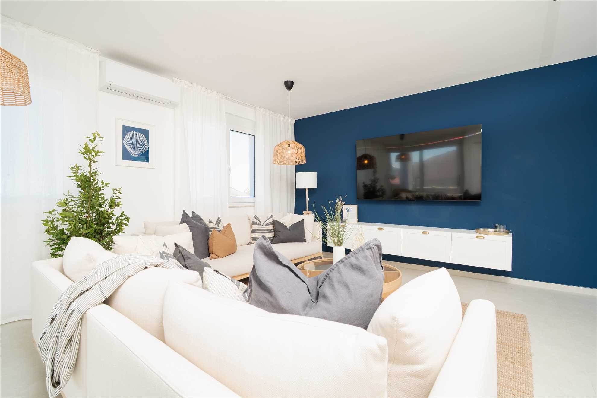Villa Galeb - Spacious Family Apartment with Rooftop Terrace and Panoramic Sea View