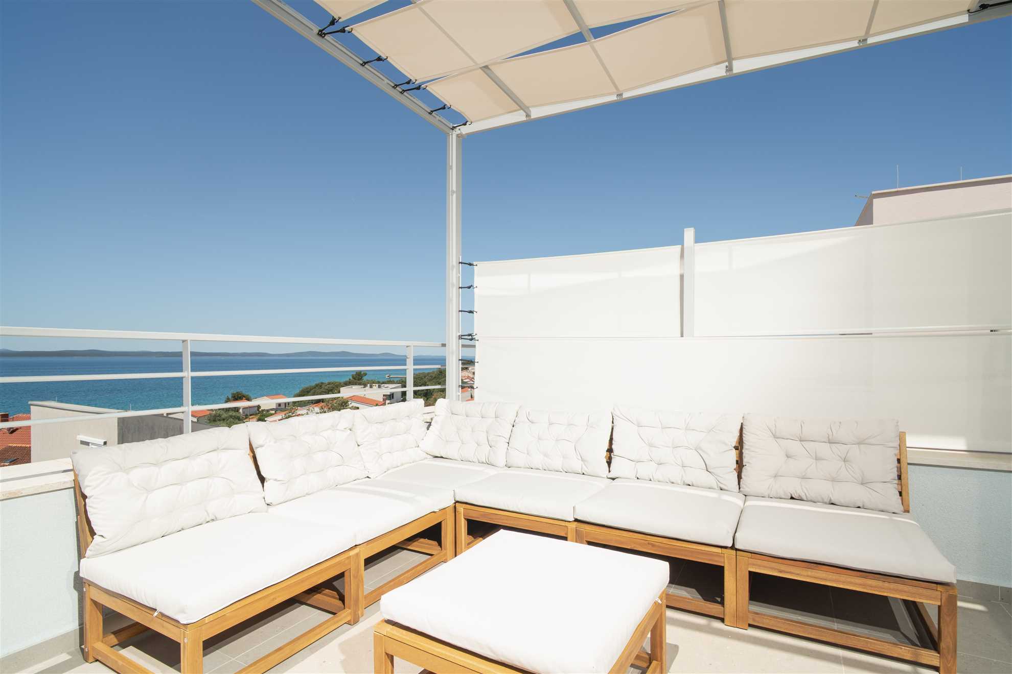 Villa Galeb - Spacious Family Apartment with Rooftop Terrace and Panoramic Sea View