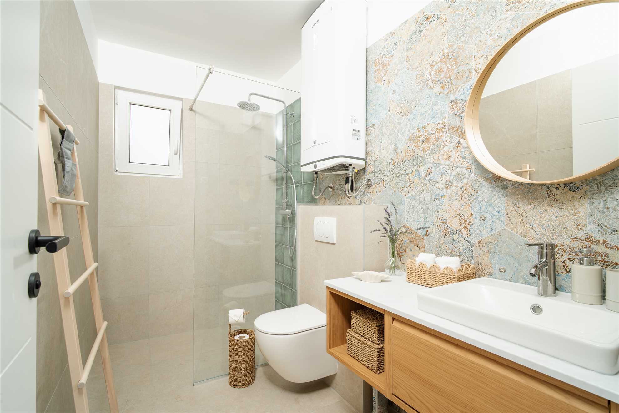 Villa Galeb - Spacious Family Apartment with Rooftop Terrace and Panoramic Sea View