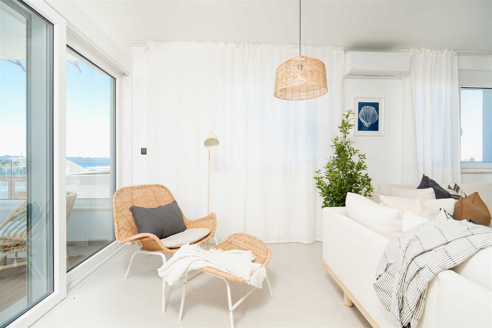 Villa Galeb - Spacious Family Apartment with Rooftop Terrace and Panoramic Sea View