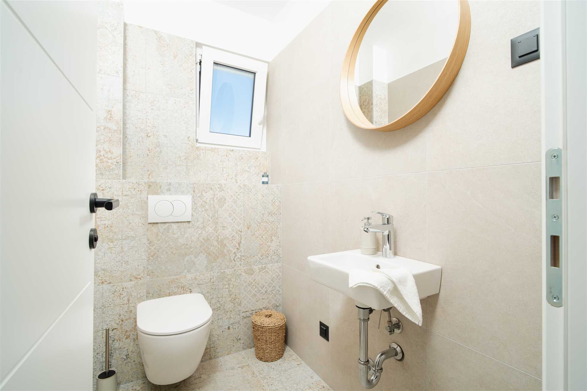 Villa Galeb - Spacious Family Apartment with Rooftop Terrace and Panoramic Sea View