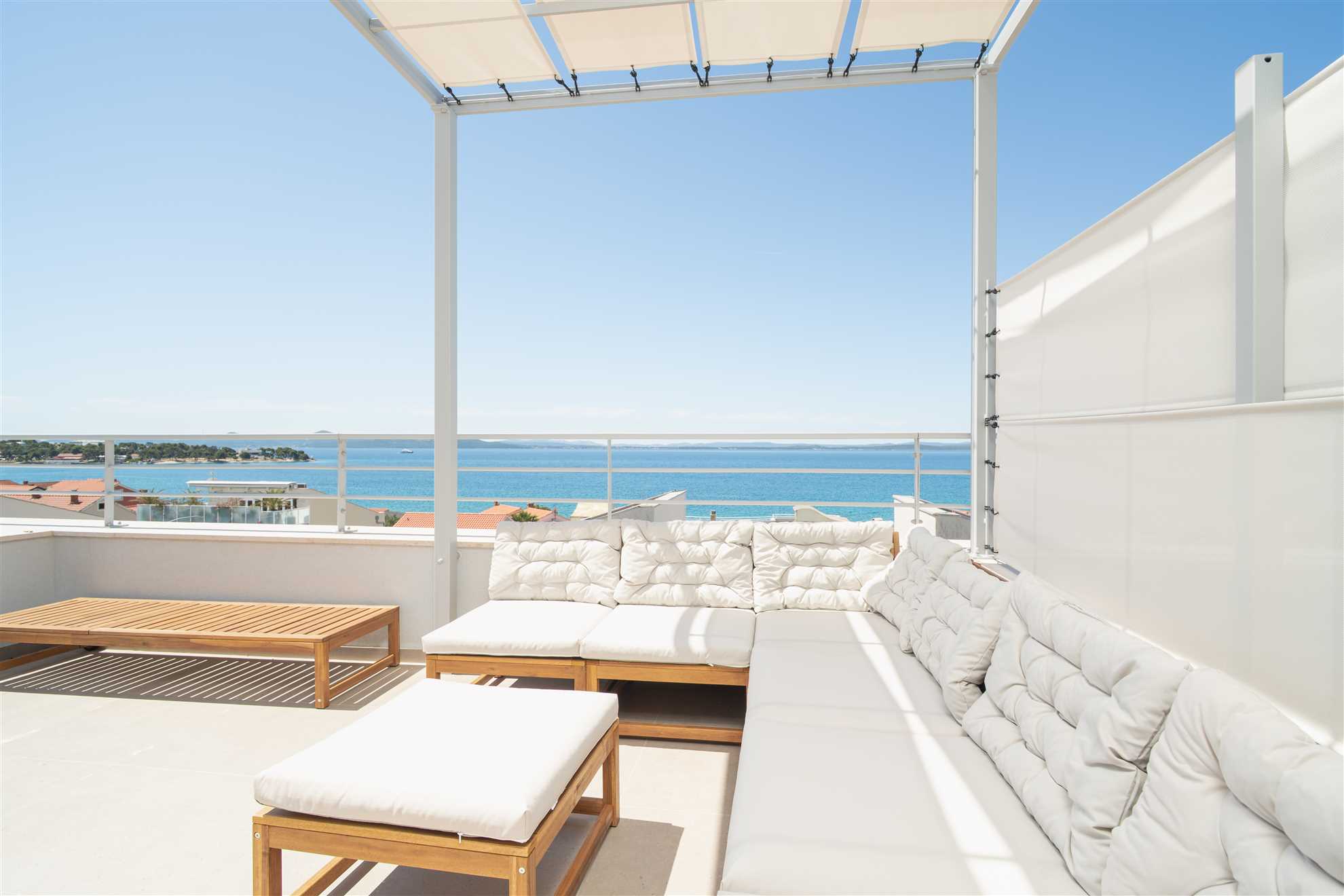 Villa Galeb - Spacious Family Apartment with Rooftop Terrace and Panoramic Sea View