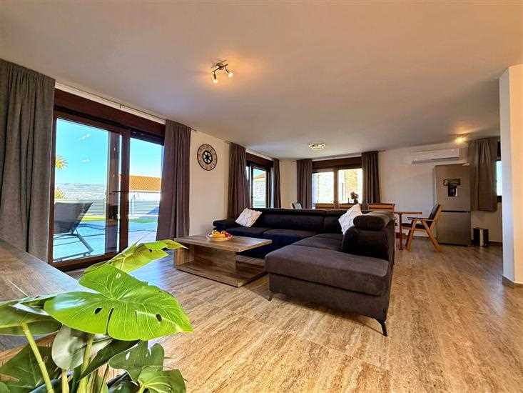 Villa Blue Lagoon – sodobna vila z bazenom in masažno kadjo na otoku Krk