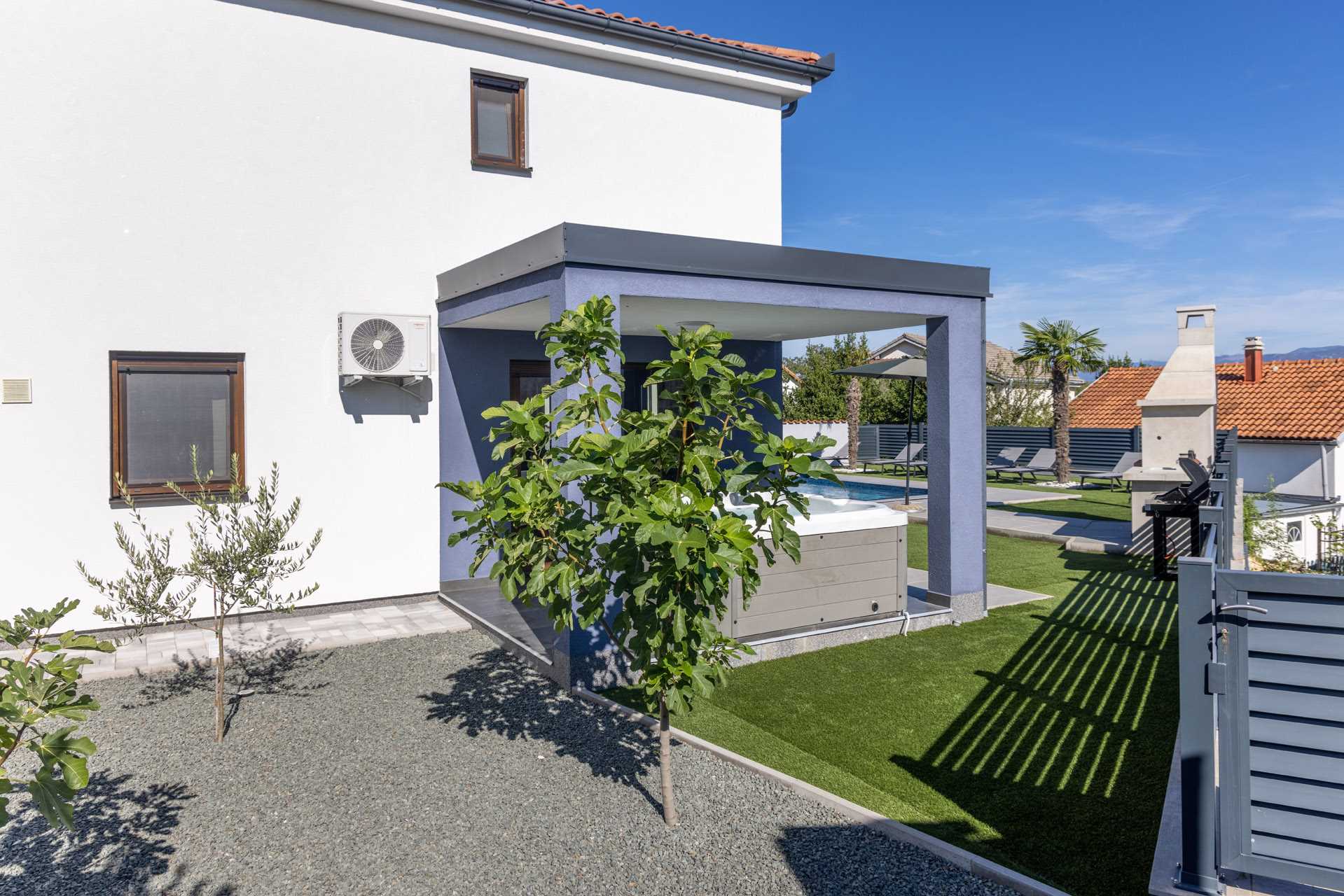 Villa Azur – Modern Villa with a Swimming Pool and Jacuzzi on the Island of Krk