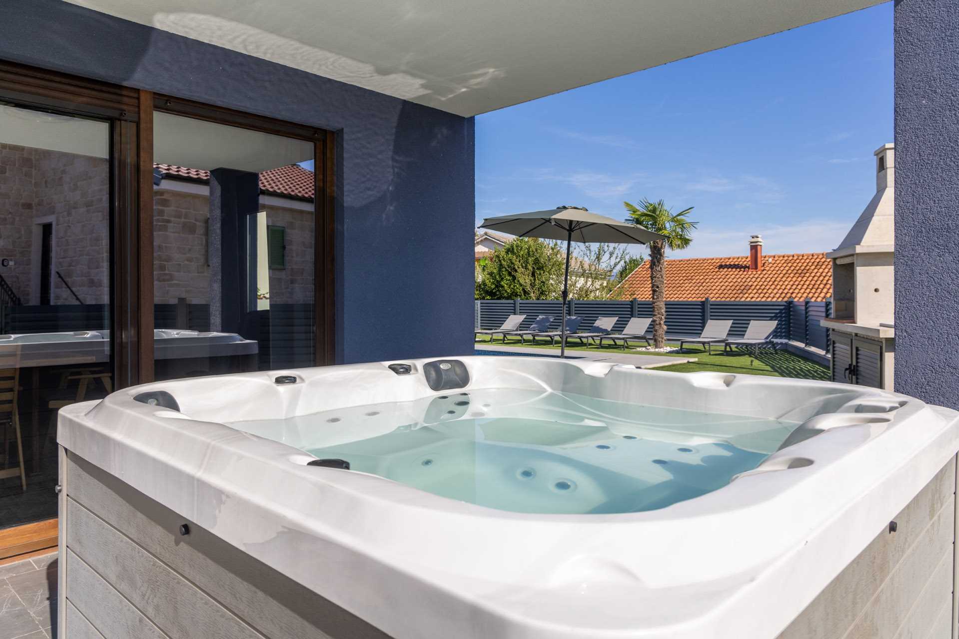 Villa Azur – Modern Villa with a Swimming Pool and Jacuzzi on the Island of Krk
