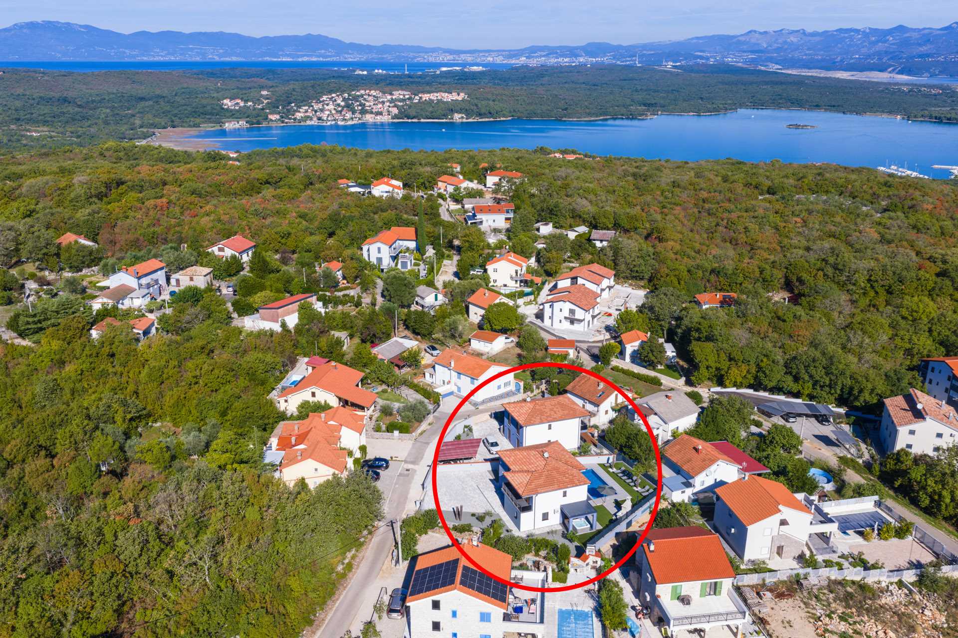 Villa Azur – Modern Villa with a Swimming Pool and Jacuzzi on the Island of Krk