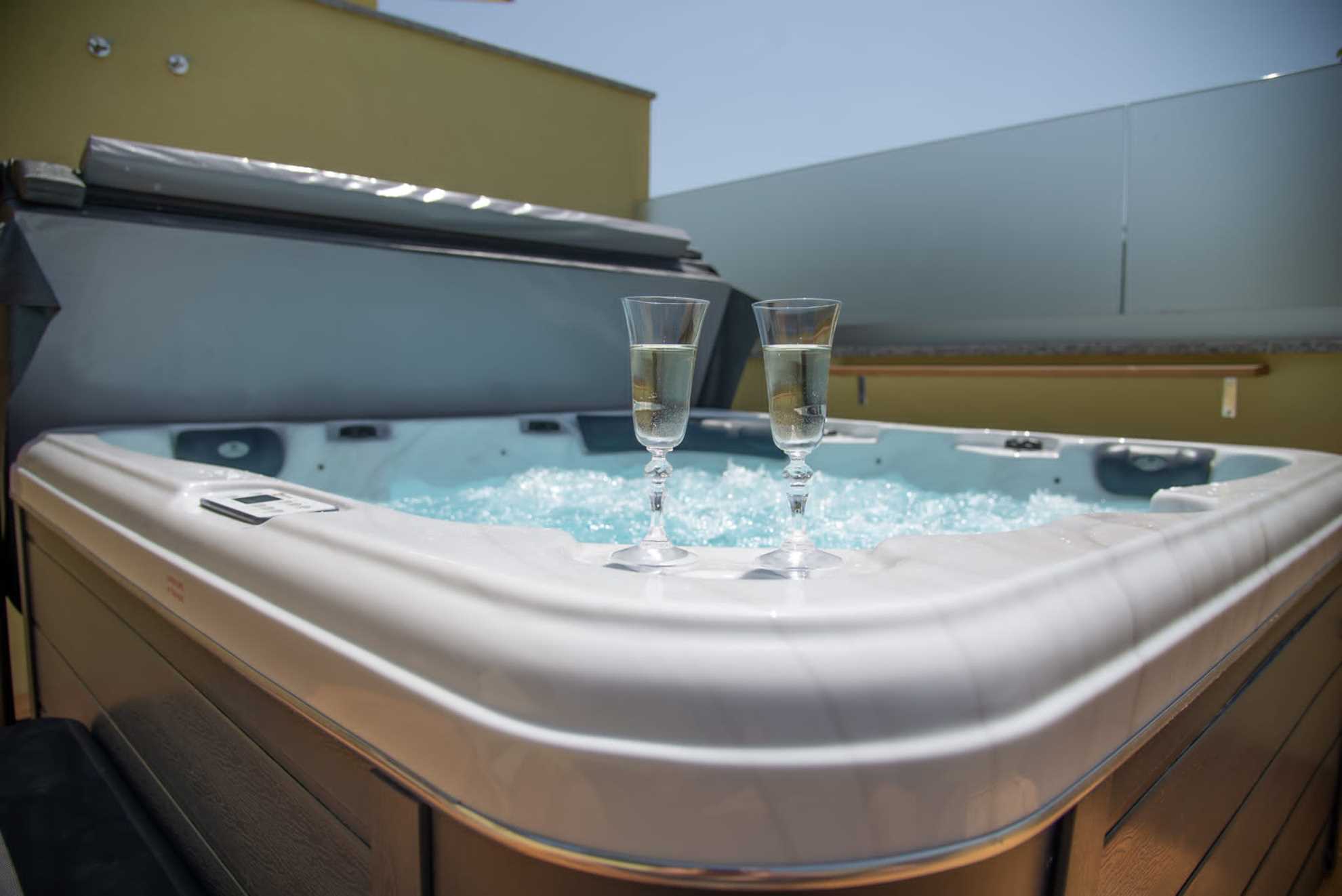 Villa with Heated Pool and Jacuzzi – Island Krk