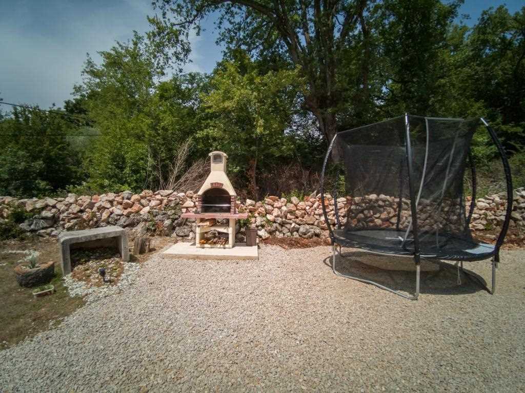 Villa with Heated Pool and Jacuzzi – Island Krk