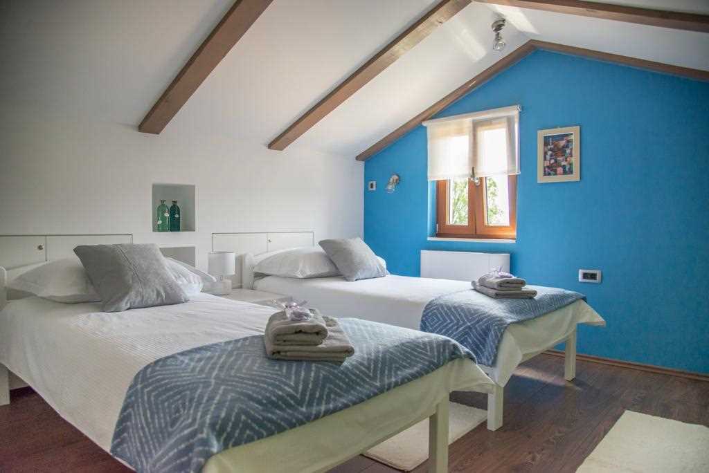 Villa with Heated Pool and Jacuzzi – Island Krk