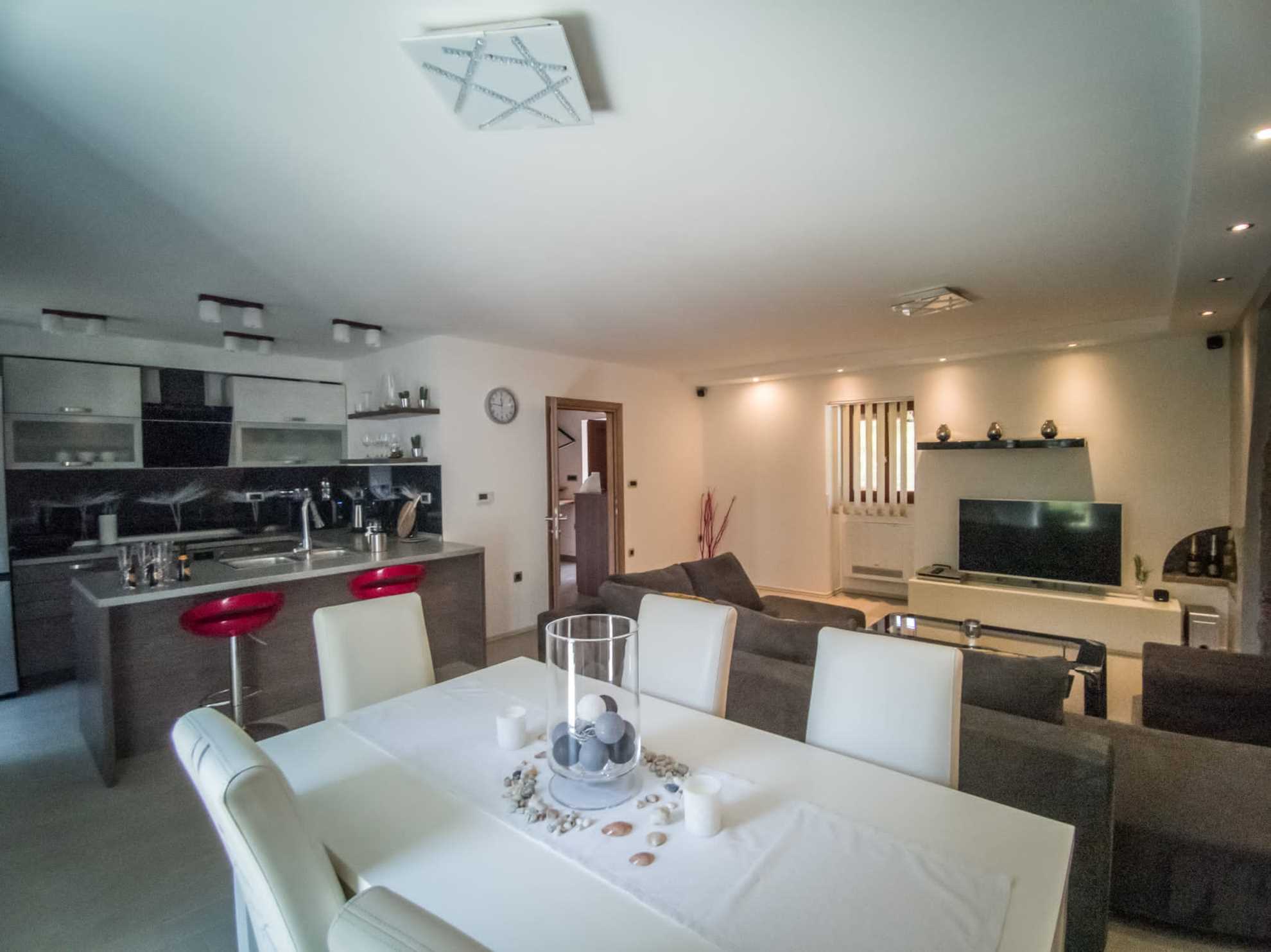 Villa with Heated Pool and Jacuzzi – Island Krk