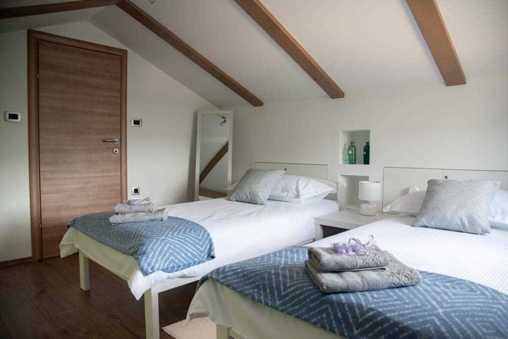 Villa with Heated Pool and Jacuzzi – Island Krk