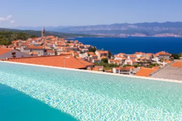 Vrbnik Villa for 6 Guests with Heated Infinity Pool