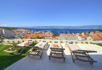 Vrbnik Villa for 6 Guests with Heated Infinity Pool