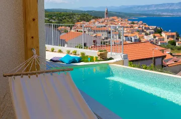 Vrbnik Villa for 6 Guests with Heated Infinity Pool