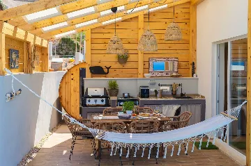 Vrbnik Villa for 6 Guests with Heated Infinity Pool